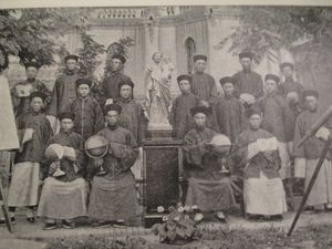 1900년 예수회 선교사들의 중국 신학교 학생들.