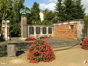 1944년 4월 독일군에 의한 대량 학살로 사망한 폴란드인 추모비