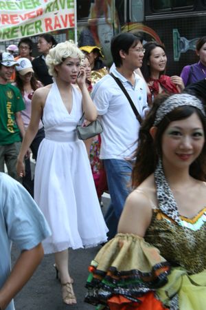 타이베이 중샤오둥로에서 열린 타이완 프라이드 2005, 게이 퍼레이드.