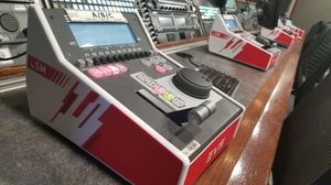 EVS LSM 리모컨이 장착된 중계 제작 차량