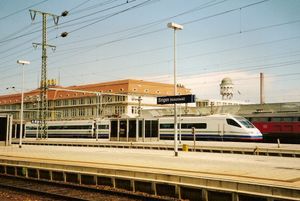 징겐역(2004)에서 운행되는 ETR 470 차량