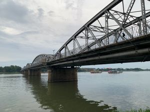 2024년 쯔엉띠엔 다리