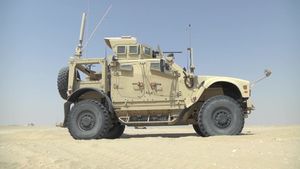 2017년 8월 30일 쿠웨이트 부에링 캠프에서 실사격 훈련 중인 M-ATV