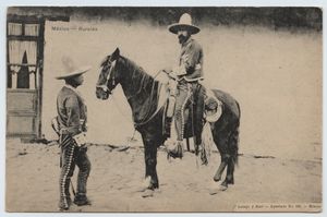 1890년경 차로 스타일 유니폼을 입은 두 명의 루랄레스 경찰관. 사진 아벨 브리켓