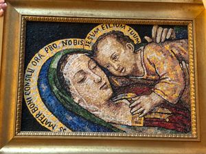 20세기 눈치오 몬티첼리의 선한 의견의 성모 모자이크.