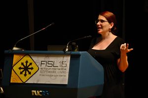 FISL 16에서 강연하는 카렌 샌들러