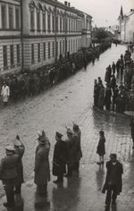 1943년 5월, 사노크의 코시치우슈코 거리를 행진하는 의용병들