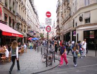 활기찬 분위기의 뷔시 거리 주변 (2010년)