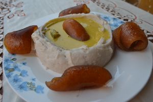 토란과 소가죽을 곁들인 아추 수프