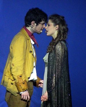 1789: 바스티유의 연인들에서 루이 들로르와 함께한 카미유 루