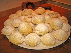 마물(ma'amoul)이 들어간 레바논 스타일 카악