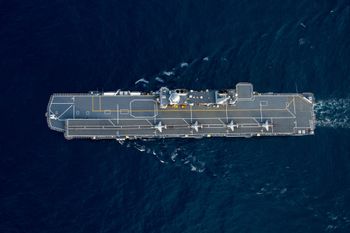 상단에서 본 비행 갑판