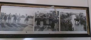 회의실 사진. 왼쪽부터 순찰 장교, 엘리자베스 여왕(Elizabeth II) (어린 시절), 코끼리 방문