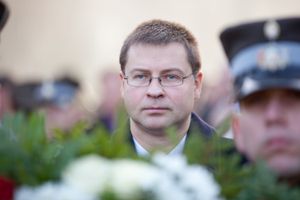 시위에 호의적인 발언을 한 후 내용을 수정한 라트비아의 발디스 돔브로브스키스 총리