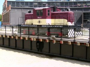 1950년 캐나다 로코모티브 컴퍼니에서 제작된 50톤급 화이트콤(Whitcomb) 셔터, 현재 토론토 철도 박물관에서 사용 중.