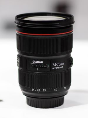 캐논 EF 24-70mm f/2.8L II USM