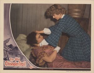 1941년 서부극 올드 치섬 트레일에서 금발 여주인공 제니퍼 홀트가 음모를 꾸미는 목장주 매디 코렐과 싸운다.