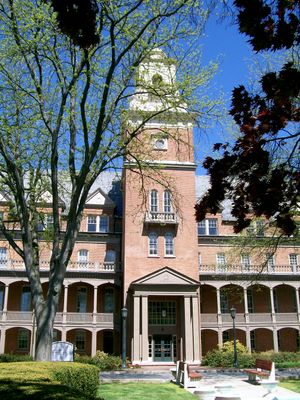 펜실베이니아 주립 쉬펜스버그 대학교의 올드 메인