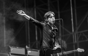 2016년 Festival Internacional de Benicàssim에서 밴의 보컬인 반 맥칸