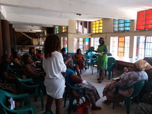 개발 문제에 대해 소통하고 계획하는 자원봉사 커뮤니티