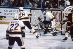 1990년 신인 시절 세인트루이스 블루스 골대 앞에서 조지프