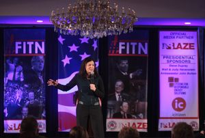 2016 FITN(최초의 국가) 타운 홀에서 연설하는 에이엇 상원의원(뉴햄프셔 공화당 주최)