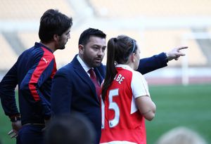 2016년 2월 아스널 데뷔전을 치르는 매케이브