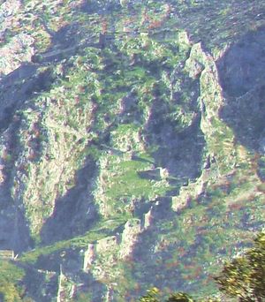 성 요한 성 (San Giovanni)과 서쪽 산비탈 벽