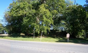 Frogmore Mound Site(프로그모어 둔덕 유적) - U.S. Highway 84(84번 국도) 근처, Ferriday, Louisiana(루이지애나주 페리데이)