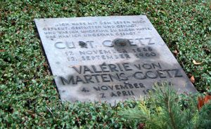 쿠르트 괴츠와 그의 아내의 무덤