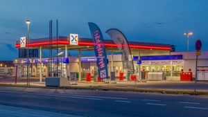 스웨덴 헤데모라에 있는 OKQ8 주유소