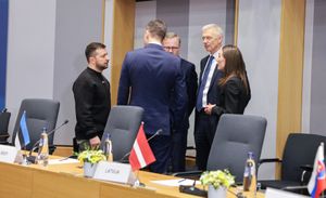 2023년 2월 우크라이나 대통령 볼로디미르 젤렌스키와 함께 있는 카린슈