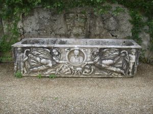 피렌체 인근 빌라 라 피에트라에 있는 사르코파구스의 Imago clipeata