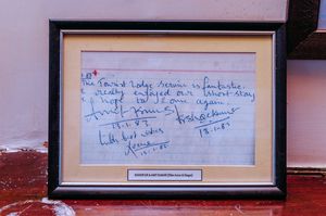 칼림퐁의 모건 하우스 키쇼레 쿠마르, 그의 아내 리나 찬다바르카르와 그의 아들 아미트 쿠마르의 증언