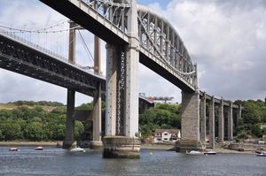 로열 알버트교와 타마교가 있는 솔트애시.