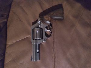 타우루스 모델 856 Executive Grade in .38 Special