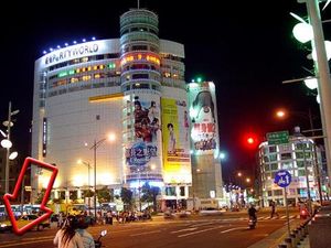 구 서문에 위치한 성문 출구。