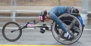 2018년 보스턴 마라톤에서 1위를 차지한 타티아나 맥파든의 모습.