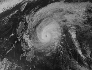 GMS-5가 3월 5일 최대 강도에 도달했을 때 미탁의 가시광선 영상