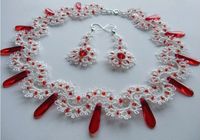 현대 태팅 레이스 작품비즈와 조합하여 제작된 목걸이와 귀걸이