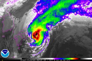 2014년 10월 5~6일 태풍 판폰이 일본 남동부에 상륙하는 적외선 위성 애니메이션