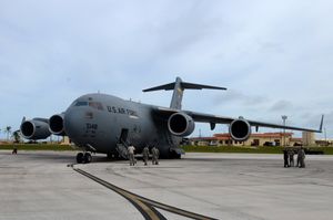 웨이크 섬에서 대피에 사용된 C-17 글로브마스터 III 수송기