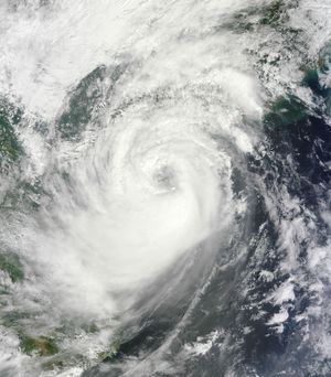 2011년 9월 29일 중국 하이난에 상륙하는 태풍 네삿