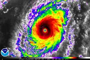 5월 10일 루손섬 북동쪽을 지나가는 태풍 노을의 적외선 위성 사진