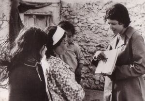 튀니지에서 가족 계획에 대한 인식 캠페인을 벌이는 테우히다 벤 셰이크