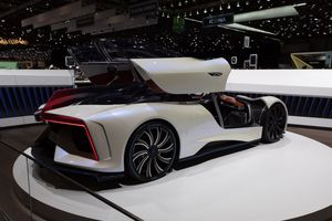 문을 연 상태의 후면도