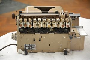 플렉소라이터와 같은 릴레이 로직은 TEMPEST 방사의 또 다른 주요 초기 원천이었다.