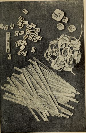 투전(tujeon)을 포함한 한국 게임 자료 수집품(19세기 후반경).