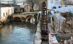 알몬다 강 위의 로마 다리와 물레방아