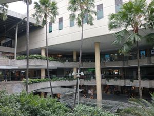 트라이노마 파크를 둘러싼 야외 레스토랑